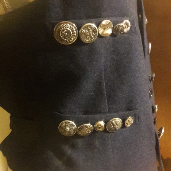 Buttoned Vest - Picture 3 of 8